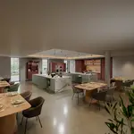 Keuken-, meubel- en interieurbouwers die Blum verwerken kunnen vanaf nu meubelbeslag van Blum, zoals elegante scharnieren in onyxzwart, Aventos klepbeslag of het pocketsysteem Revego, samen met het grootste voorraadassortiment kanten in Europa en vele andere producten bij OSTERMANN direct uit voorraad bestellen.