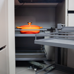 OSTERMANN levert met de producten van het merk Kesseböhmer een veelvoud aan beslag voor de kastinrichting.