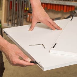 Lamello P systeem bevestigd aan een paneel