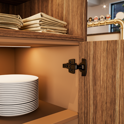 Offener Schrank in Holzoptik