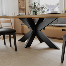 Esstisch mit gekreuztem Tischgestell.