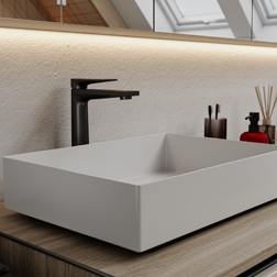 Armoire de salle de bains avec lavabo.