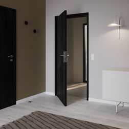 Offen stehende Tür im Wohnraum