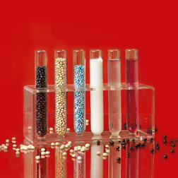 Meer dan 80 pagina's vol met lijmen en reinigingsmiddelen: de nieuwe brochure van OSTERMANN toont de veelvoud van het assortiment.