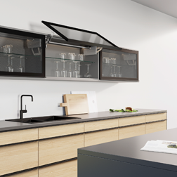 schwarzer Kuechenhaengeschrank mit Glasrahmenfronten mit dem Schwenkklappensystem
