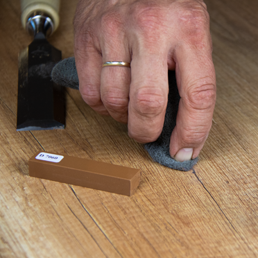 Območje popravila se ponovno obdela z jekleno volno