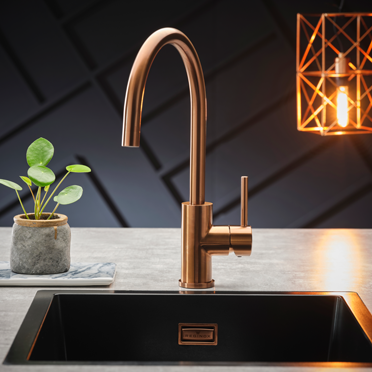 Le mitigeur de cuisine Reginox Cano Copper II en acier inoxydable avec surface PVD, bec fixe, modèle 282R30493 est un mitigeur design moderne pour la cuisine avec un aspect cuivre durable et une finition haut de gamme.
