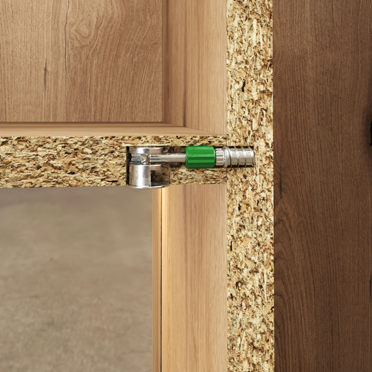 Hettich verbindingsbeslag in een houten plaat