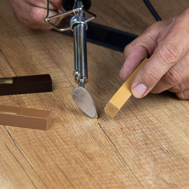 Taljenje trdega voska z električnim talilnikom