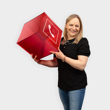 cubo rosso con telefono