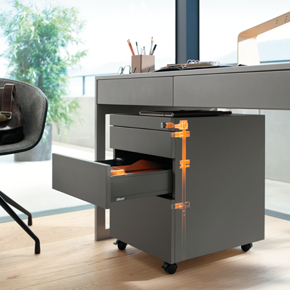 Blum Cabloxx Schließsystem zur zentralen Verriegelung von Schubladen oder Türen an einem mobilem Rollcontainer