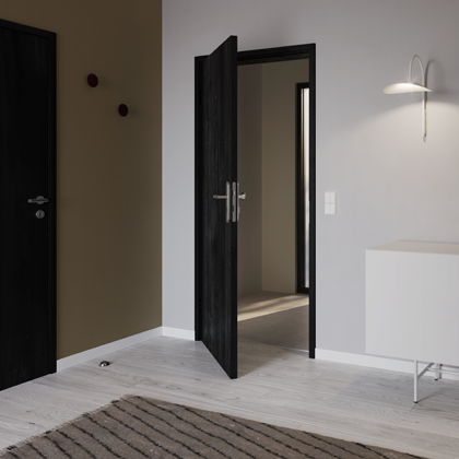 Wohnraum mit geöffneter schwarzen Tür mit Fokus auf das Türschloss