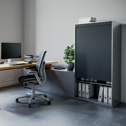 Büroraum mit Rollladenschrank